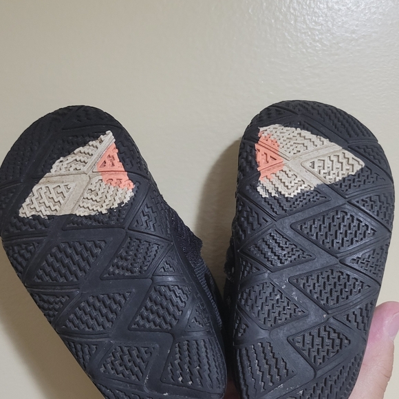 Nike kyrie irving shoes - Picture 3 of 3